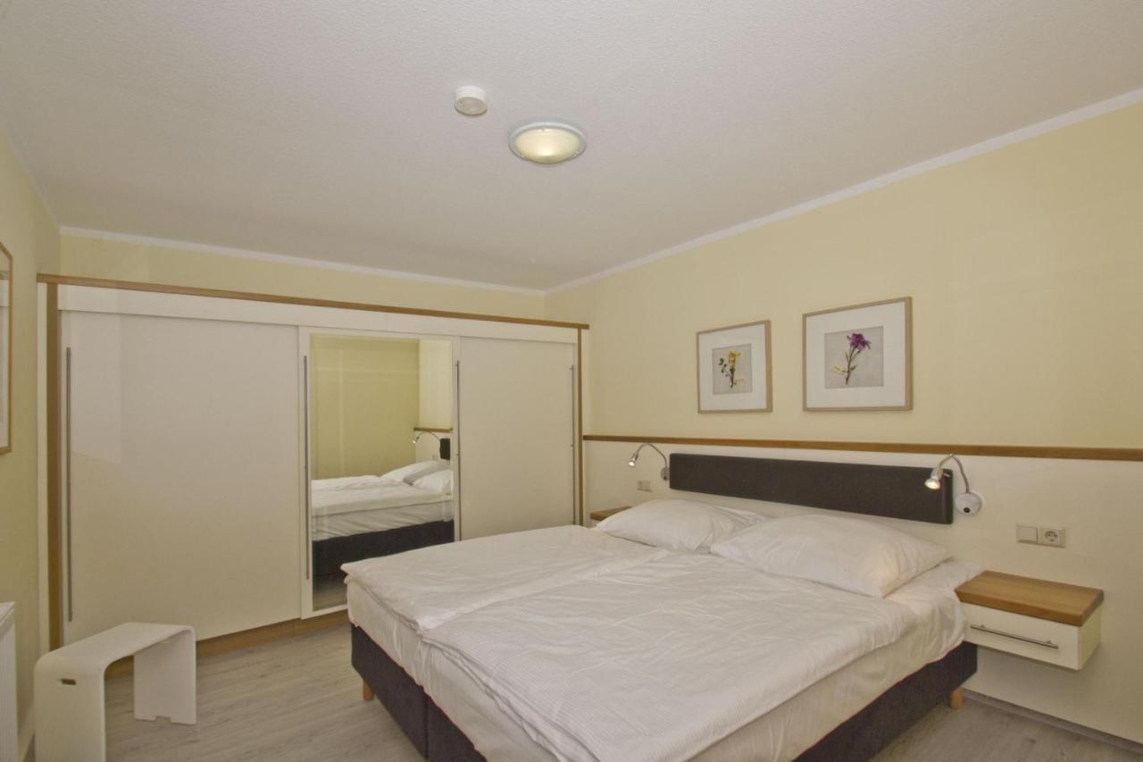 Fewo Mit Terrasse, Gratis Nutzung Vom Ahoi Erlebnisbad Und Sauna In Sellin - Haus Blick Zur See Fewo 13 Goehren  Exterior foto